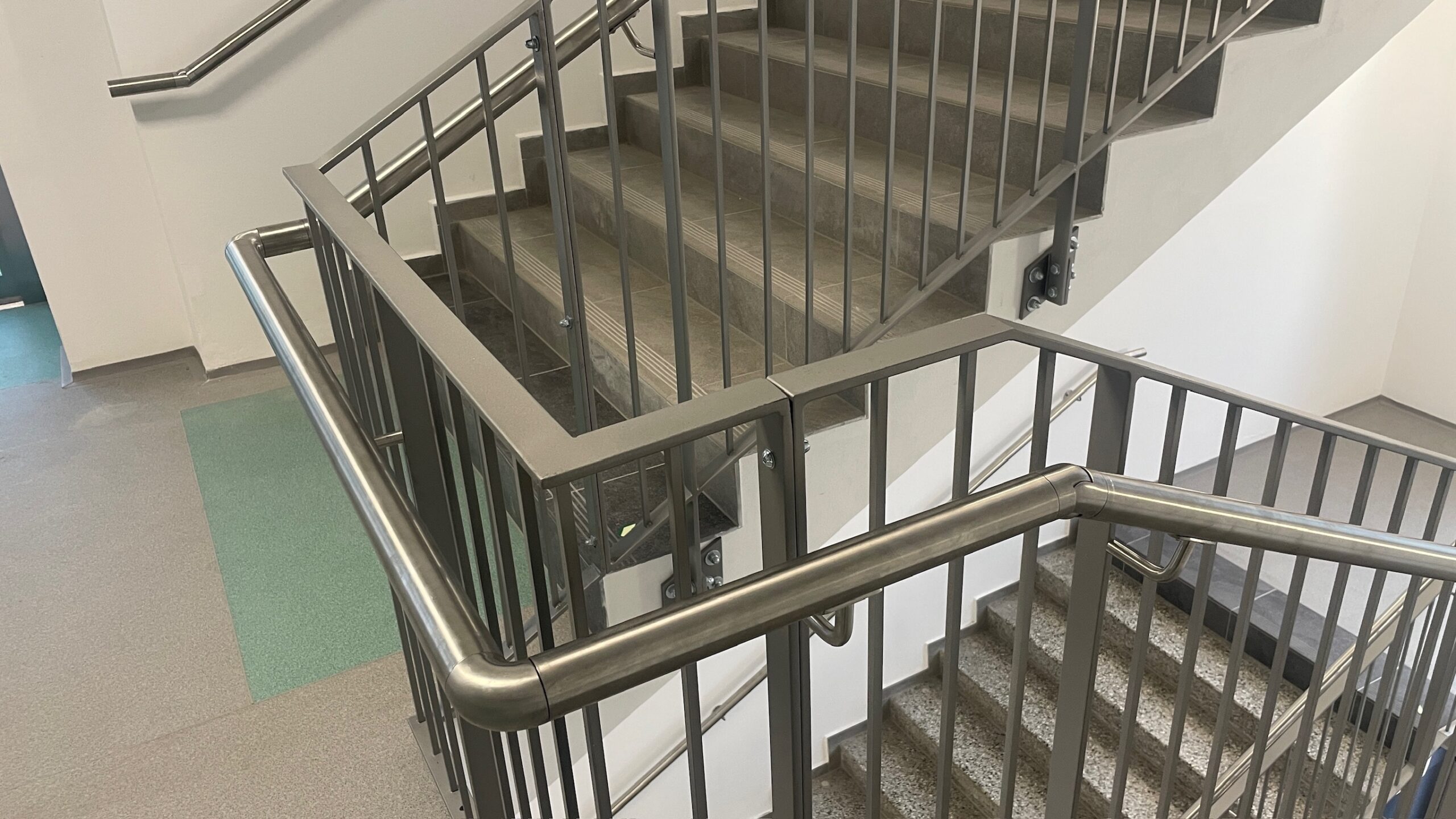 Schodiště v bytovém domě